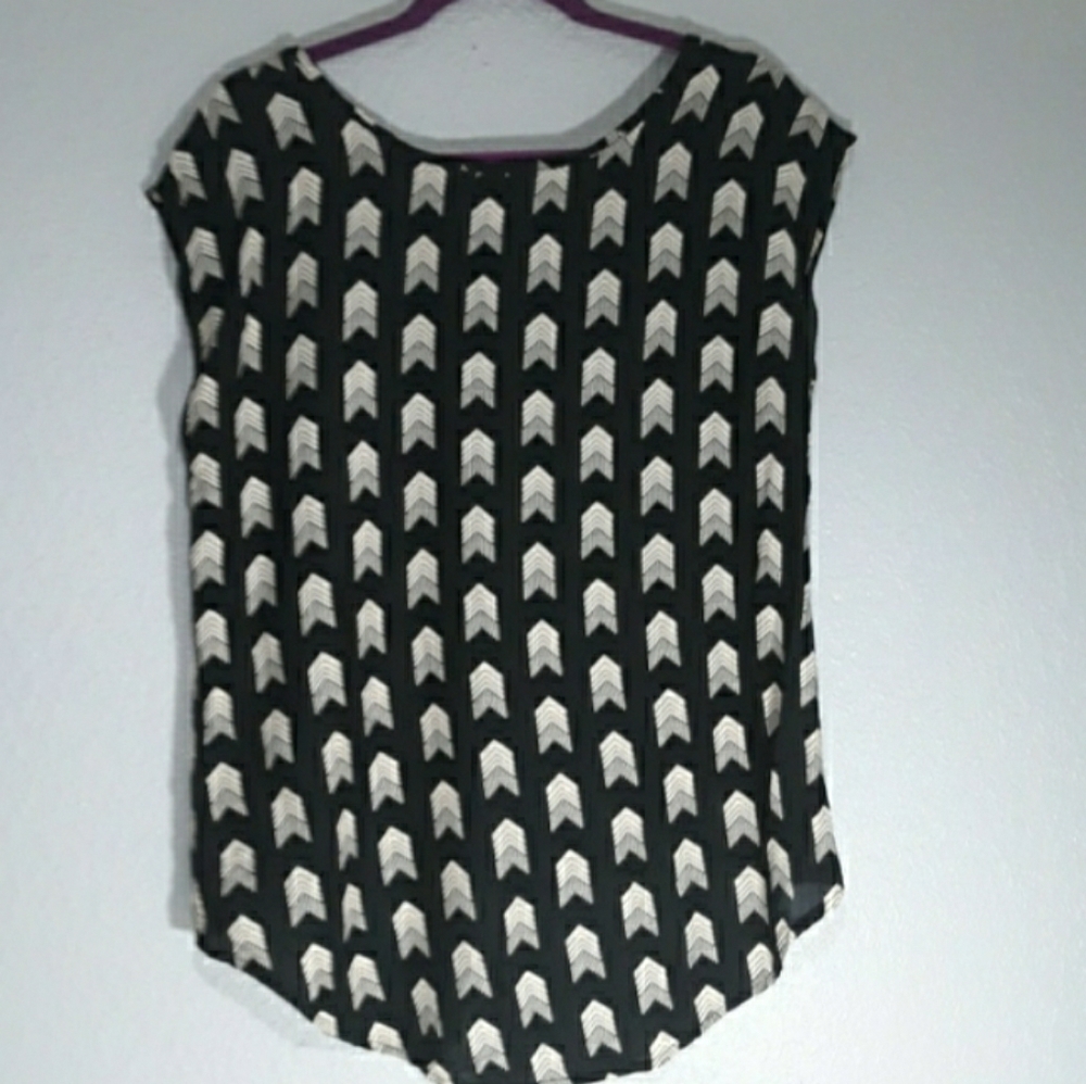 Live 4 Truth Arrows print  Top| Size M